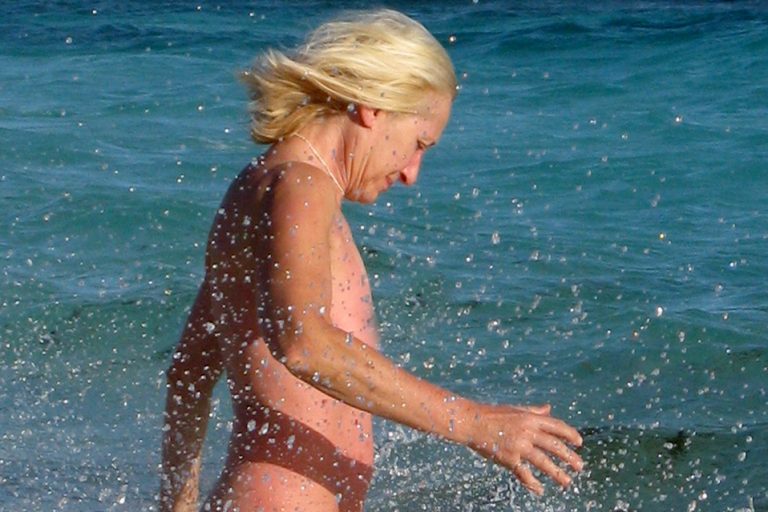 Des bains naturistes pour célébrer 2025