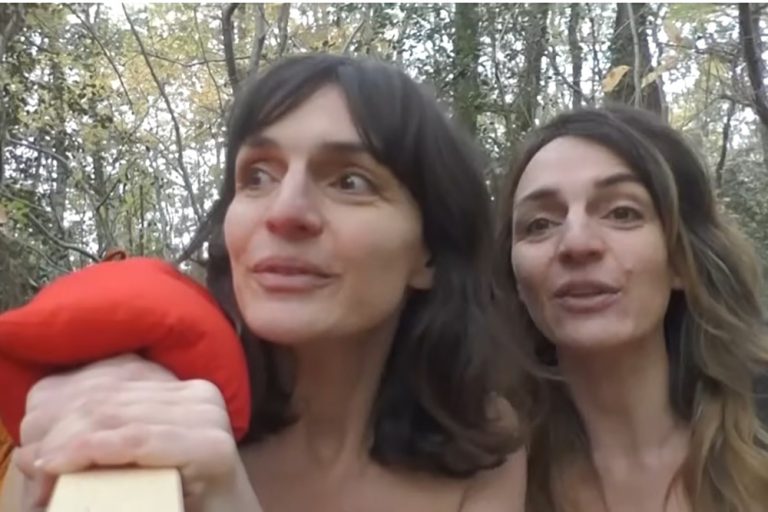 Les Jumelles Cordin nues et culottées en Aquitaine