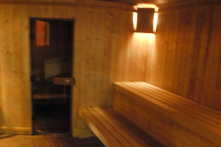 Un accord possible au sauna naturiste de Strasbourg