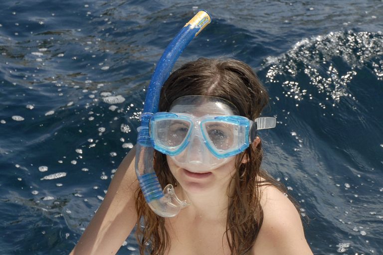 Nues au soleil, très discrètement