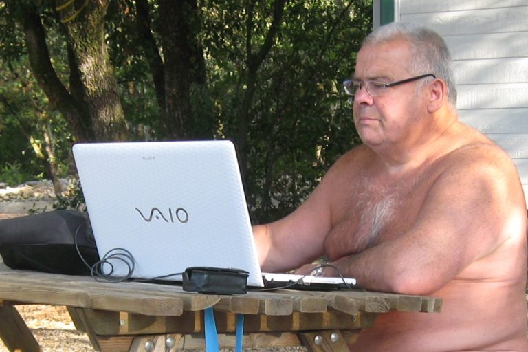 Un atelier britannique d’écriture en nudité
