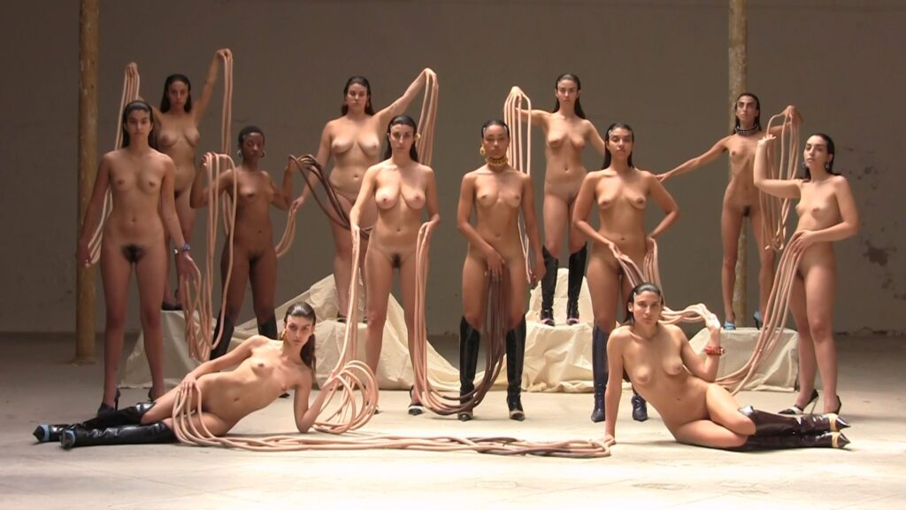 Communiqué extraterrestre en toute nudité