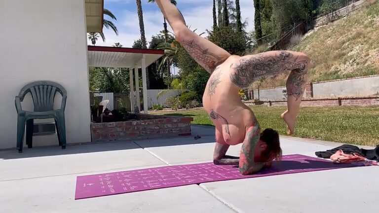 6 Modèles de yoga nu