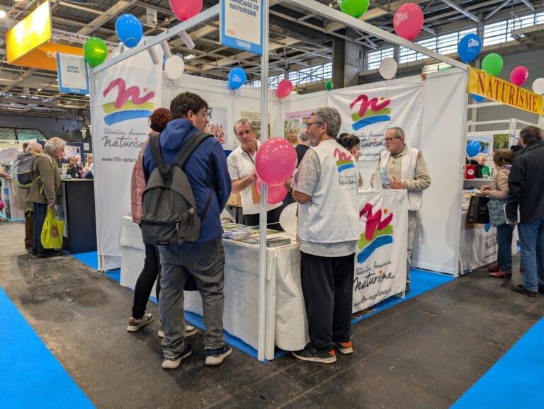 A Paris, les naturistes font salon