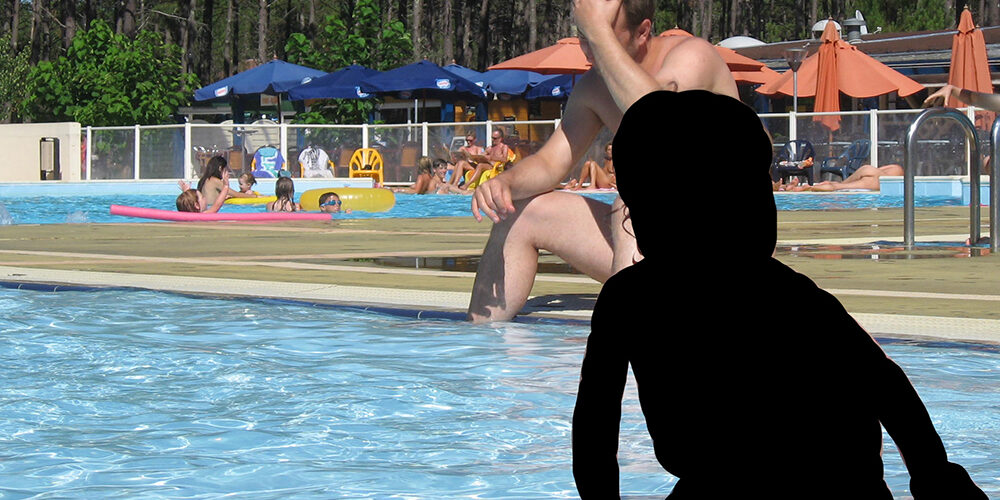 canada-:-une-enfant-interdite-de-naturisme