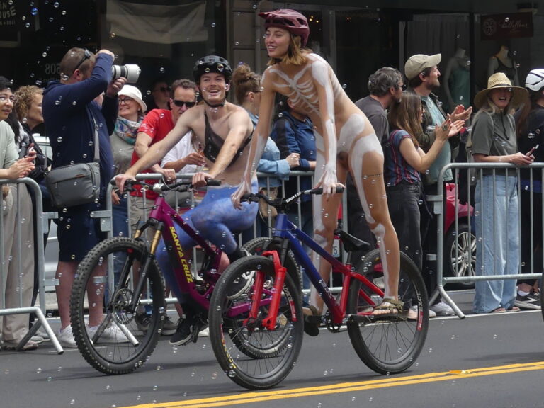 La parade 2026 des cyclistes nus de Fremont (Seattle USA)