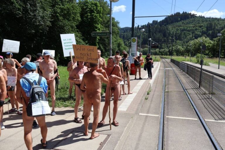 Fribourg-en-Brisgau : Une marche naturiste historique pour la liberté corporelle lors de la Journée Mondiale du Naturisme