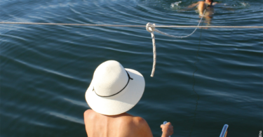 nautena,-entre-voile-et-plongee-naturiste