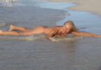 camille,-un-prince,-et-une-plage-suggeree