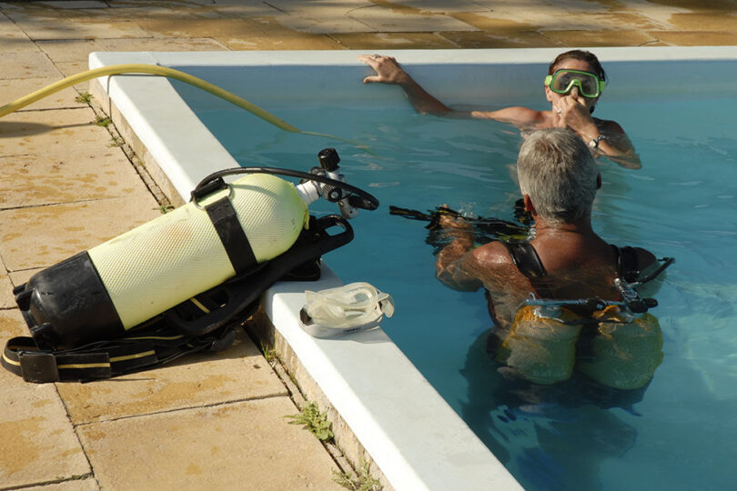 baptemes-de-plongee-en-piscine-naturiste