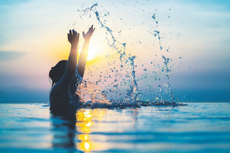 Parler du naturisme : conseils pour aborder le sujet en famille ou amis